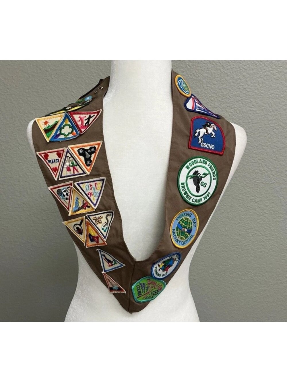 Girl Scouts Vintage Brownie Sash with 28 Patches And 5 Pins Made In USA